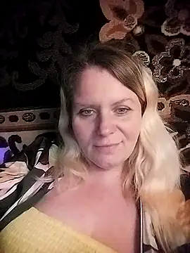 Lana-murr online show from 10/31/25, 07:21