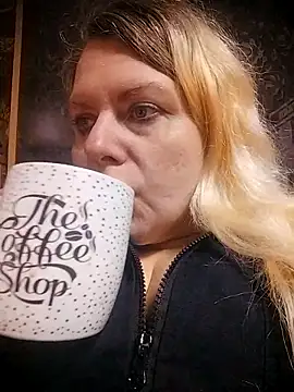 Lana-murr online show from 10/28/25, 06:34