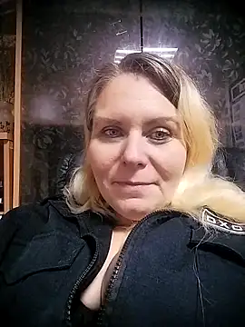 Lana-murr online show from 10/28/25, 06:40