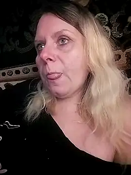 Lana-murr online show from 12/16/25, 09:02