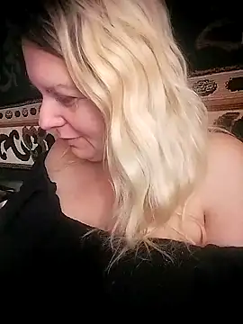 Lana-murr online show from 10/31/25, 07:16