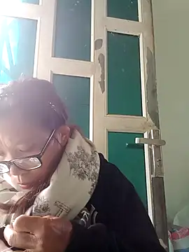 bella-la online show from 12/18/25, 07:02