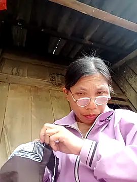 bella-la online show from 10/29/25, 05:39