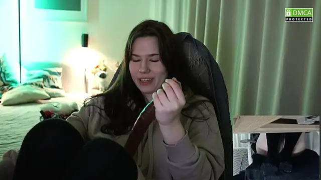 girl u never met online show from 11/15/25, 05:28