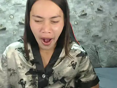 Snapshot of Femme_Hera chatting on 11/12/25, 11:41 Femme Hera online show from 11/12/25, 11:41