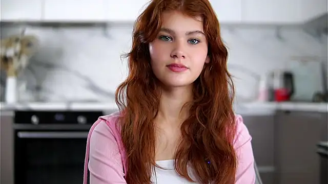 Snapshot of YettaCalabria chatting on 11/25/25, 11:21 YettaCalabria online show from 11/25/25, 11:21