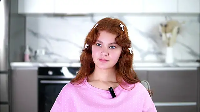 Snapshot of YettaCalabria chatting on 11/18/25, 12:41 YettaCalabria online show from 11/18/25, 12:41