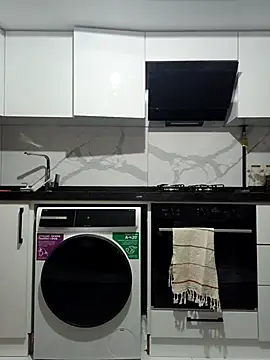 Snapshot of Sweet_xxBuse chatting on 10/28/25, 10:09 Sweet xxBuse online show from 10/28/25, 10:09