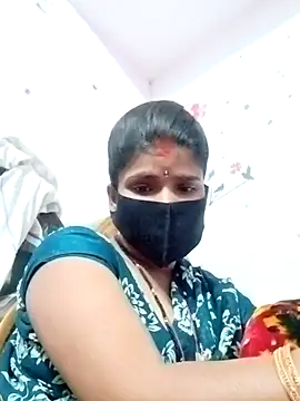 Snapshot of hot_couple_000 chatting on 11/11/25, 01:39 hot couple 000 online show from 11/11/25, 01:39