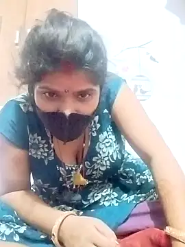 Snapshot of hot_couple_000 chatting on 10/28/25, 02:05 hot couple 000 online show from 10/28/25, 02:05