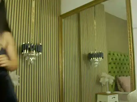 Snapshot of MiaJenner chatting on 11/15/25, 06:39 MiaJenner online show from 11/15/25, 06:39