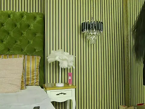 Snapshot of MiaJenner chatting on 11/12/25, 06:06 MiaJenner online show from 11/12/25, 06:06