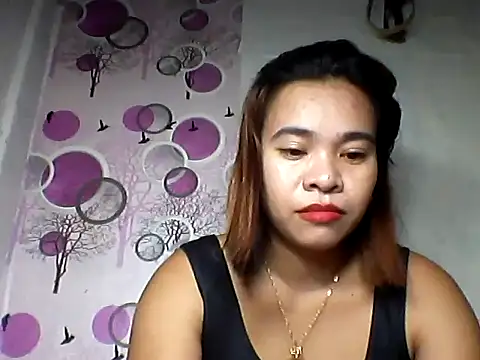 Snapshot of Honeyjean_30 chatting on 10/27/25, 02:40 Honeyjean 30 online show from 10/27/25, 02:40