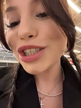 Snapshot of Kissy_Moon chatting on 11/09/25, 03:05 Kissy Moon online show from 11/09/25, 03:05