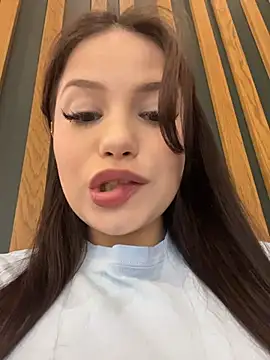 Snapshot of Kissy_Moon chatting on 11/07/25, 03:16 Kissy Moon online show from 11/07/25, 03:16