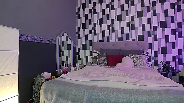 venusinylons online show from 12/15/25, 12:33