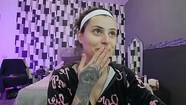 venusinylons online show from 11/27/25, 12:38