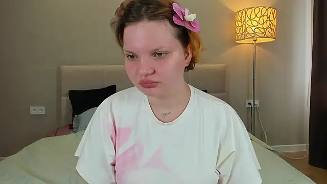 Snapshot of babyyullii chatting on 06/12/26, 01:47 babyyullii online show from 06/12/26, 01:47