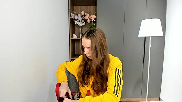 Snapshot of CorazonKlann chatting on 10/28/25, 11:42 CorazonKlann online show from 10/28/25, 11:42