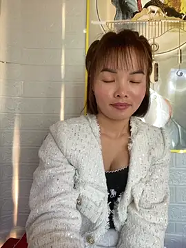 Snapshot of Night_owl111 chatting on 12/14/25, 08:09 Night owl111 online show from 12/14/25, 08:09