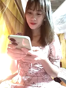 Snapshot of Em_xinh01 chatting on 12/17/25, 04:12 Em xinh01 online show from 12/17/25, 04:12