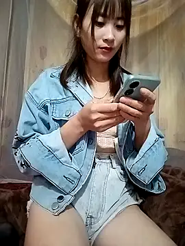 Snapshot of Em_xinh01 chatting on 11/05/25, 12:52 Em xinh01 online show from 11/05/25, 12:52