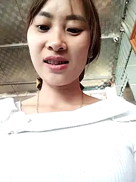 Snapshot of Em_xinh01 chatting on 11/27/25, 05:08 Em xinh01 online show from 11/27/25, 05:08