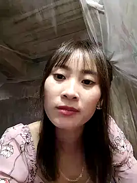 Snapshot of Em_xinh01 chatting on 10/31/25, 02:57 Em xinh01 online show from 10/31/25, 02:57