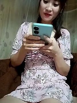 Snapshot of Em_xinh01 chatting on 11/17/25, 03:38 Em xinh01 online show from 11/17/25, 03:38