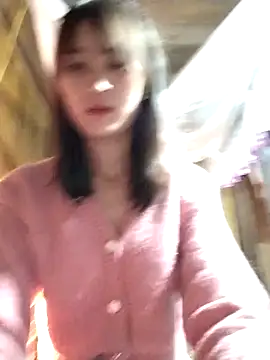 Snapshot of Em_xinh01 chatting on 12/18/25, 01:48 Em xinh01 online show from 12/18/25, 01:48