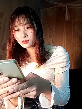 Snapshot of Em_xinh01 chatting on 12/05/25, 12:15 Em xinh01 online show from 12/05/25, 12:15