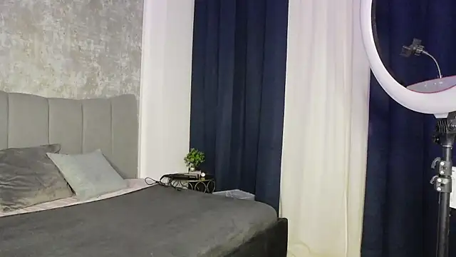 Snapshot of NattyMoonx chatting on 12/14/25, 08:03 NattyMoonx online show from 12/14/25, 08:03