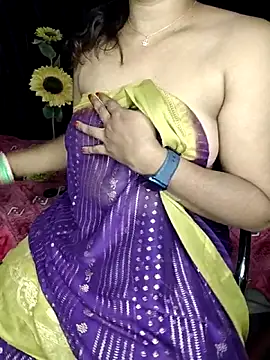 Snapshot of shreyareddy99 chatting on 02/18/26, 04:03 shreyareddy99 online show from 02/18/26, 04:03