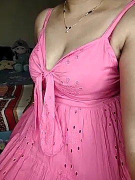 shreyareddy99 online show from 04/18/26, 04:53