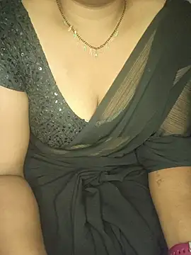 shreyareddy99 online show from 11/08/25, 12:52