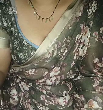 shreyareddy99 online show from 11/21/25, 05:34