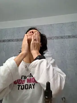 Snapshot of Piediniecollant chatting on 12/23/25, 05:40 Piediniecollant online show from 12/23/25, 05:40