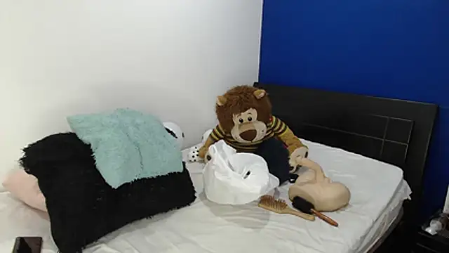 Snapshot of EmmilyConnor chatting on 07/07/26, 02:09 EmmilyConnor online show from 07/07/26, 02:09
