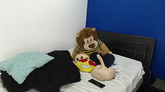 Snapshot of EmmilyConnor chatting on 05/19/26, 02:02 EmmilyConnor online show from 05/19/26, 02:02