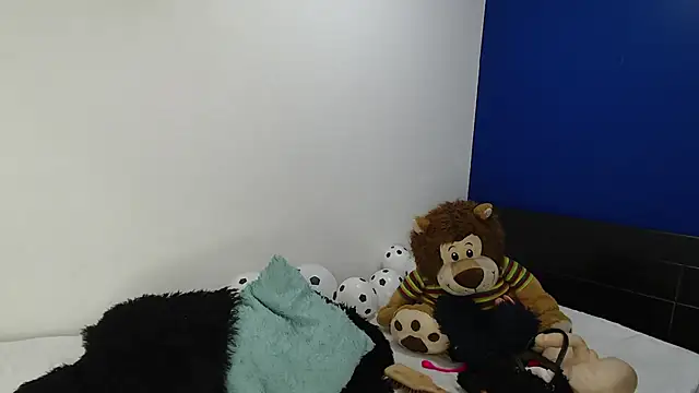 Snapshot of EmmilyConnor chatting on 07/04/26, 02:32 EmmilyConnor online show from 07/04/26, 02:32