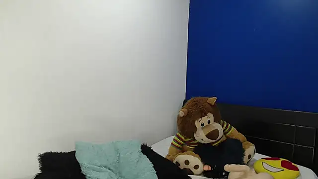 Snapshot of EmmilyConnor chatting on 05/29/26, 02:45 EmmilyConnor online show from 05/29/26, 02:45
