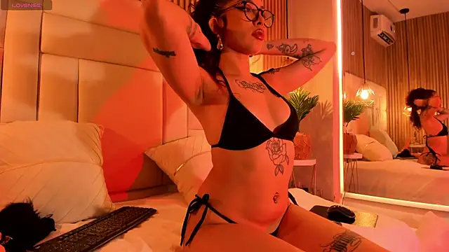 VenuzSofia online show from 11/21/25, 11:04