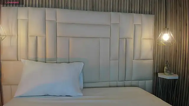 VenuzSofia online show from 12/18/25, 10:35