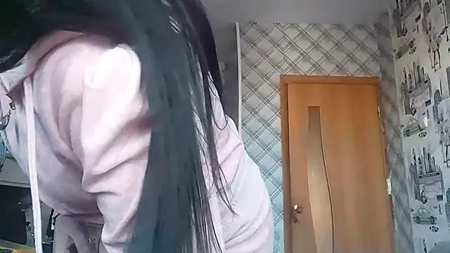 Lina rix online show from 12/17/25, 12:15