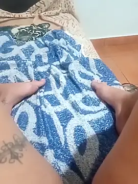 Snapshot of tutti2pbuzz chatting on 10/28/25, 10:47 tutti2pbuzz online show from 10/28/25, 10:47