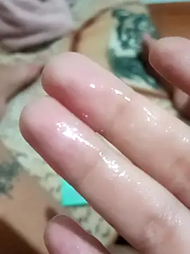 Snapshot of tutti2pbuzz chatting on 10/30/25, 10:28 tutti2pbuzz online show from 10/30/25, 10:28