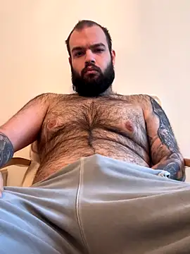 Snapshot of hairyguy_ chatting on 10/28/25, 05:39 hairyguy  online show from 10/28/25, 05:39