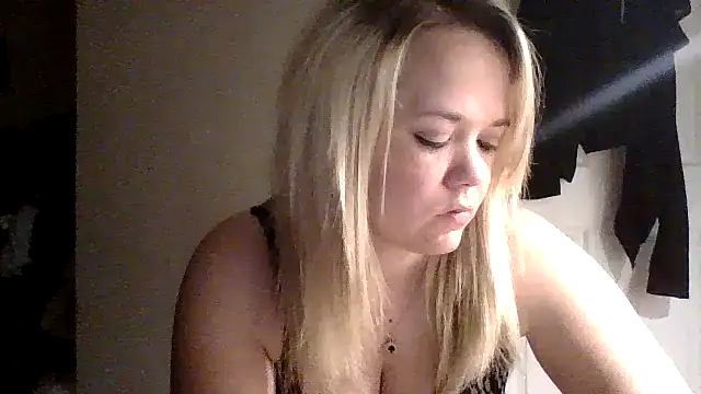 Snapshot of SilverSeductress chatting on 05/26/26, 08:34 SilverSeductress online show from 05/26/26, 08:34