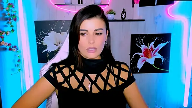 Snapshot of NestiSharm chatting on 11/15/25, 11:36 NestiSharm online show from 11/15/25, 11:36