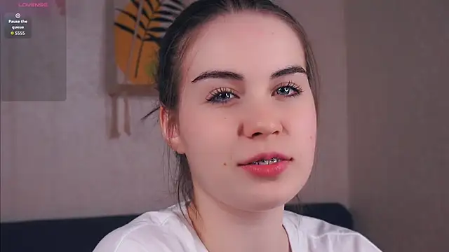 LoreeScialdone online show from 11/13/25, 04:44